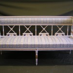 Korjattu, maalattu, jousitettu ja verhoiltu.